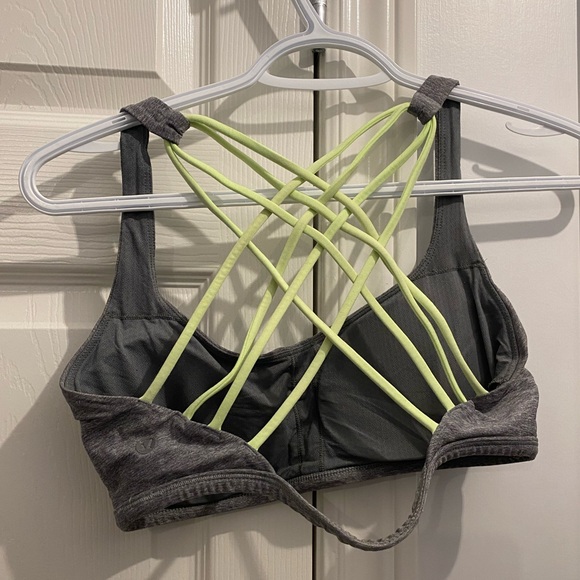 Lululemon workout Bra - Picture 2 of 3